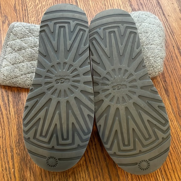 UGG Australia Women’s Mountain Quilted Gray Boot Size 7 - Picture 6 of 11